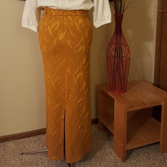 Gorgeous Long Textured Skirt - Picture 2 of 9